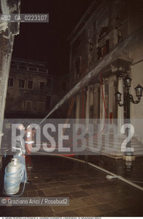 Caption: Nome: ..GRAN TEATRO LA FENICE..Descrizione: ..IL TEATRO IL GIORNO DURANTE LINCENDIO / VENEZIA..Credit: ..Graziano Arici/Rosebud2/..Costo: ..B..Nazione: ..ITALIA..Città: ..VENEZIA..Data: ..29/01/1996