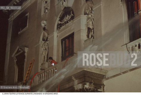 Caption: Nome: ..GRAN TEATRO LA FENICE..Descrizione: ..IL TEATRO IL GIORNO DURANTE LINCENDIO / VENEZIA..Credit: ..Graziano Arici/Rosebud2/..Costo: ..B..Nazione: ..ITALIA..Città: ..VENEZIA..Data: ..29/01/1996