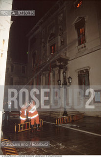 Caption: Nome: ..GRAN TEATRO LA FENICE..Descrizione: ..IL TEATRO IL GIORNO DURANTE LINCENDIO / VENEZIA..Credit: ..Graziano Arici/Rosebud2/..Costo: ..B..Nazione: ..ITALIA..Città: ..VENEZIA..Data: ..29/01/1996