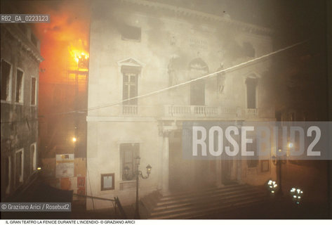 Caption: Nome: ..GRAN TEATRO LA FENICE..Descrizione: ..IL TEATRO IL GIORNO DURANTE LINCENDIO / VENEZIA..Credit: ..Graziano Arici/Rosebud2/..Costo: ..B..Nazione: ..ITALIA..Città: ..VENEZIA..Data: ..29/01/1996