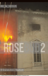 Caption: Nome: ..GRAN TEATRO LA FENICE..Descrizione: ..IL TEATRO IL GIORNO DURANTE LINCENDIO / VENEZIA..Credit: ..Graziano Arici/Rosebud2/..Costo: ..B..Nazione: ..ITALIA..Città: ..VENEZIA..Data: ..29/01/1996