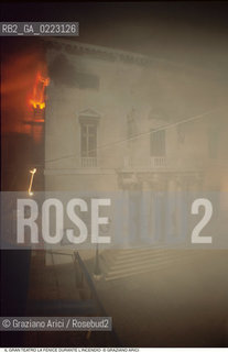 Caption: Nome: ..GRAN TEATRO LA FENICE..Descrizione: ..IL TEATRO IL GIORNO DURANTE LINCENDIO / VENEZIA..Credit: ..Graziano Arici/Rosebud2/..Costo: ..B..Nazione: ..ITALIA..Città: ..VENEZIA..Data: ..29/01/1996