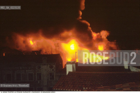 Caption: Nome: ..GRAN TEATRO LA FENICE..Descrizione: ..IL TEATRO IL GIORNO DURANTE LINCENDIO / VENEZIA..Credit: ..Graziano Arici/Rosebud2/..Costo: ..B..Nazione: ..ITALIA..Città: ..VENEZIA..Data: ..29/01/1996
