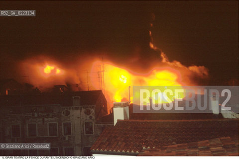 Caption: Nome: ..GRAN TEATRO LA FENICE..Descrizione: ..IL TEATRO IL GIORNO DURANTE LINCENDIO / VENEZIA..Credit: ..Graziano Arici/Rosebud2/..Costo: ..B..Nazione: ..ITALIA..Città: ..VENEZIA..Data: ..29/01/1996