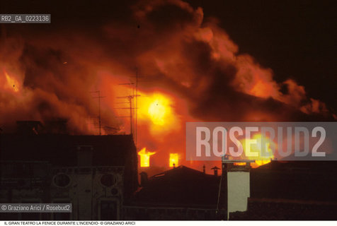 Caption: Nome: ..GRAN TEATRO LA FENICE..Descrizione: ..IL TEATRO IL GIORNO DURANTE LINCENDIO / VENEZIA..Credit: ..Graziano Arici/Rosebud2/..Costo: ..B..Nazione: ..ITALIA..Città: ..VENEZIA..Data: ..29/01/1996