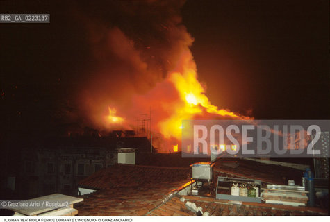 Caption: Nome: ..GRAN TEATRO LA FENICE..Descrizione: ..IL TEATRO IL GIORNO DURANTE LINCENDIO / VENEZIA..Credit: ..Graziano Arici/Rosebud2/..Costo: ..B..Nazione: ..ITALIA..Città: ..VENEZIA..Data: ..29/01/1996