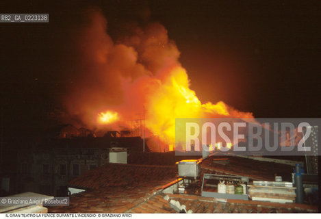 Caption: Nome: ..GRAN TEATRO LA FENICE..Descrizione: ..IL TEATRO IL GIORNO DURANTE LINCENDIO / VENEZIA..Credit: ..Graziano Arici/Rosebud2/..Costo: ..B..Nazione: ..ITALIA..Città: ..VENEZIA..Data: ..29/01/1996