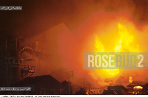 Caption: Nome: ..GRAN TEATRO LA FENICE..Descrizione: ..IL TEATRO IL GIORNO DURANTE LINCENDIO / VENEZIA..Credit: ..Graziano Arici/Rosebud2/..Costo: ..B..Nazione: ..ITALIA..Città: ..VENEZIA..Data: ..29/01/1996