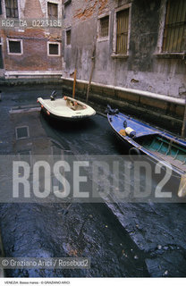 Localizzazione:..VENEZIA..Oggetto:..Soggetto:..BASSA MAREA ECCEZIONALE NEI CANALI..Cronologia: ..Definizione Culturale:..   Autore: ..   Stile: ..   Editori/Stampatori:..   Committenza:..Materia e Tecnica:..Collocazione:..Note:..PROBLEMI..Riproduzione Fotografica:..Graziano Arici/Rosebud2 .Copyright:..Graziano Arici/Rosebud2 .Data:..1989..Costo:..A..