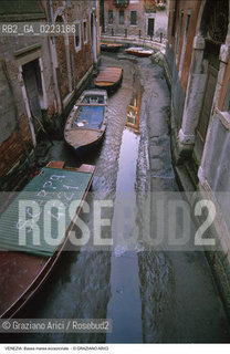 Localizzazione:..VENEZIA..Oggetto:..Soggetto:..BASSA MAREA ECCEZIONALE NEI CANALI..Cronologia: ..Definizione Culturale:..   Autore: ..   Stile: ..   Editori/Stampatori:..   Committenza:..Materia e Tecnica:..Collocazione:..Note:..PROBLEMI..Riproduzione Fotografica:..Graziano Arici/Rosebud2 .Copyright:..Graziano Arici/Rosebud2 .Data:..1989..Costo:..A..