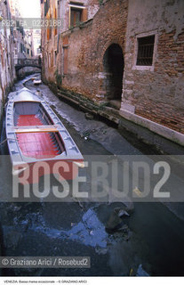 Localizzazione:..VENEZIA..Oggetto:..Soggetto:..BASSA MAREA ECCEZIONALE NEI CANALI..Cronologia: ..Definizione Culturale:..   Autore: ..   Stile: ..   Editori/Stampatori:..   Committenza:..Materia e Tecnica:..Collocazione:..Note:..PROBLEMI..Riproduzione Fotografica:..Graziano Arici/Rosebud2 .Copyright:..Graziano Arici/Rosebud2 .Data:..1989..Costo:..A..