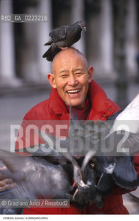 Localizzazione:..VENEZIA / S. MARCO..Oggetto:..Soggetto:..COLOMBI..Cronologia: ..Definizione Culturale:..   Autore: ..   Stile: ..   Editori/Stampatori:..   Committenza:..Materia e Tecnica:..Collocazione:..Note:..PROBLEMI INQUINAMENTO TURISMO..Riproduzione Fotografica:..Graziano Arici/Rosebud2 .Copyright:..Graziano Arici/Rosebud2 .Data:..1999..Costo:..A