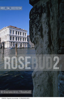 Localizzazione:..VENEZIA..Oggetto:..Soggetto:..DEGRADO MONUMENTALE / CA PESARO..Cronologia: ..Definizione Culturale:..   Autore: ..   Stile: ..   Editori/Stampatori:..   Committenza:..Materia e Tecnica:..Collocazione:..Note:..PROBLEMI INQUINAMENTO..Riproduzione Fotografica:..Graziano Arici/Rosebud2 .Copyright:..Graziano Arici/Rosebud2 .Data:..1985..Costo:..A..