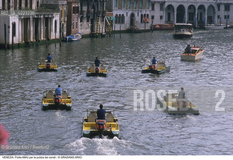 Localizzazione:..VENEZIA..Oggetto:..Soggetto:..FLOTTA AMIU PER LA PULIZIA DEI CANALI / CANAL GRANDE..Cronologia: ..Definizione Culturale:..   Autore: ..   Stile: ..   Editori/Stampatori:..   Committenza:..Materia e Tecnica:..Collocazione:..Note:..PROBLEMI INQUINAMENTO IMMONDIZIE..Riproduzione Fotografica:..Graziano Arici/Rosebud2 .Copyright:..Graziano Arici/Rosebud2 .Data:..1988..Costo:..A