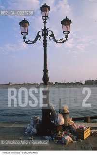 Localizzazione:..VENEZIA..Oggetto:..Soggetto:..IMMONDIZIE..Cronologia: ..Definizione Culturale:..   Autore: ..   Stile: ..   Editori/Stampatori:..   Committenza:..Materia e Tecnica:..Collocazione:..Note:..PROBLEMI DEGRADO URBANO..Riproduzione Fotografica:..Graziano Arici/Rosebud2 .Copyright:..Graziano Arici/Rosebud2 .Data:..1990..Costo:..A