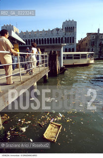 Localizzazione:..VENEZIA..Oggetto:..Soggetto:..IMMONDIZIE IN CANAL GRANDE..Cronologia: ..Definizione Culturale:..   Autore: ..   Stile: ..   Editori/Stampatori:..   Committenza:..Materia e Tecnica:..Collocazione:..Note:..PROBLEMI INQUINAMENTO DEGRADO URBANO..Riproduzione Fotografica:..Graziano Arici/Rosebud2 .Copyright:..Graziano Arici/Rosebud2 .Data:..1990..Costo:..A