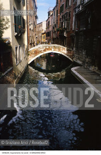 Localizzazione:..VENEZIA..Oggetto:..Soggetto:..INQUINAMENTO..Cronologia: ..Definizione Culturale:..   Autore: ..   Stile: ..   Editori/Stampatori:..   Committenza:..Materia e Tecnica:..Collocazione:..Note:..PROBLEMI..Riproduzione Fotografica:..Graziano Arici/Rosebud2 .Copyright:..Graziano Arici/Rosebud2 .Data:..1990..Costo:..A..
