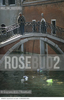 Localizzazione:..VENEZIA..Oggetto:..Soggetto:..INQUINAMENTO NEI CANALI E IMMONDIZIE..Cronologia: ..Definizione Culturale:..   Autore: ..   Stile: ..   Editori/Stampatori:..   Committenza:..Materia e Tecnica:..Collocazione:..Note:..PROBLEMI..Riproduzione Fotografica:..Graziano Arici/Rosebud2 .Copyright:..Graziano Arici/Rosebud2 .Data:..1990..Costo:..A..