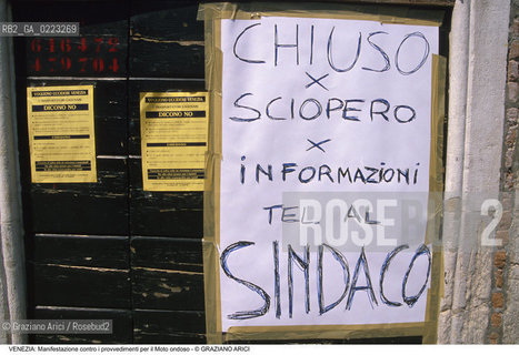 Localizzazione:..VENEZIA..Oggetto:..Soggetto:..MANIFESTAZIONE DEI TRASPORTATORI CONTRO I PROVVEDIMENTI PER IL MOTO ONDOSO..Cronologia: ..Definizione Culturale:..   Autore: ..   Stile: ..   Editori/Stampatori:..   Committenza:..Materia e Tecnica:..Collocazione:..Note:..PROBLEMI..Riproduzione Fotografica:..Graziano Arici/Rosebud2 .Copyright:..Graziano Arici/Rosebud2 .Data:..1985..Costo:..A..