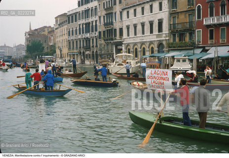 Localizzazione:..VENEZIA..Oggetto:..Soggetto:..MANIFESTAZIONE ECOLOGICA CONTRO L INQUINAMENTO IN LAGUNA / ECOLOGIA / CANAL GRANDE..Cronologia: ..Definizione Culturale:..   Autore: ..   Stile: ..   Editori/Stampatori:..   Committenza:..Materia e Tecnica:..Collocazione:..Note:..PROBLEMI INQUINAMENTO..Riproduzione Fotografica:..Graziano Arici/Rosebud2 .Copyright:..Graziano Arici/Rosebud2 .Data:..1985..Costo:..A