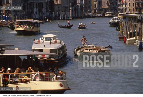 Localizzazione:..VENEZIA..Oggetto:..Soggetto:..TRAFFICO ACQUEO IN CANAL GRANDE E MOTO ONDOSO / VAPORETTO..Cronologia: ..Definizione Culturale:..   Autore: ..   Stile: ..   Editori/Stampatori:..   Committenza:..Materia e Tecnica:..Collocazione:..Note:..PROBLEMI..Riproduzione Fotografica:..Graziano Arici/Rosebud2 .Copyright:..Graziano Arici/Rosebud2 .Data:..1985..Costo:..A