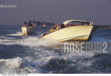 Localizzazione:..VENEZIA..Oggetto:..Soggetto:..MOTO ONDOSO IN LAGUNA..Cronologia: ..Definizione Culturale:..   Autore: ..   Stile: ..   Editori/Stampatori:..   Committenza:..Materia e Tecnica:..Collocazione:..Note:..PROBLEMI..Riproduzione Fotografica:..Graziano Arici/Rosebud2 .Copyright:..Graziano Arici/Rosebud2 .Data:..1985..Costo:..A..