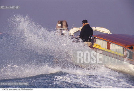 Localizzazione:..VENEZIA..Oggetto:..Soggetto:..MOTO ONDOSO..Cronologia: ..Definizione Culturale:..   Autore: ..   Stile: ..   Editori/Stampatori:..   Committenza:..Materia e Tecnica:..Collocazione:..Note:..PROBLEMI..Riproduzione Fotografica:..Graziano Arici/Rosebud2 .Copyright:..Graziano Arici/Rosebud2 .Data:..1985..Costo:..A..