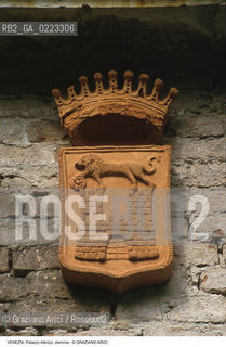 Localizzazione:..VENEZIA / S. POLO..Oggetto:..Soggetto:..PALAZZO ALBRIZZI STEMMA..Cronologia: ....Definizione Culturale:..   Autore: ..   Stile:..   Editori/Stampatori:..   Committenza:..Materia e Tecnica:..Collocazione:..Note:..PALAZZI..Riproduzione Fotografica:..Graziano Arici/Rosebud2 .Copyright:..Graziano Arici/Rosebud2 .Data:..1998..Costo:..A..