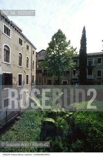 Localizzazione:..VENEZIA / S. POLO..Oggetto:..Soggetto:..PALAZZO ALBRIZZI GIARDINO..Cronologia: ....Definizione Culturale:..   Autore: ..   Stile:..   Editori/Stampatori:..   Committenza:..Materia e Tecnica:..Collocazione:..Note:..PALAZZI..Riproduzione Fotografica:..Graziano Arici/Rosebud2 .Copyright:..Graziano Arici/Rosebud2 .Data:..1998..Costo:..A..