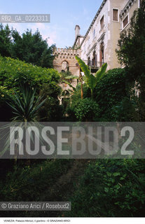 Localizzazione:..VENEZIA / S. POLO..Oggetto:..Soggetto:..PALAZZO ALBRIZZI GIARDINO..Cronologia: ..XVI XVII XVIII SECOLO..Definizione Culturale:..   Autore: ..   Stile:..   Editori/Stampatori:..   Committenza:..Materia e Tecnica:..Collocazione:..Note:..PALAZZI..Riproduzione Fotografica:..Graziano Arici/Rosebud2 .Copyright:..Graziano Arici/Rosebud2 .Data:..1998..Costo:..A..