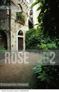 Localizzazione:..VENEZIA / S. POLO..Oggetto:..Soggetto:..PALAZZO ALBRIZZI GIARDINO..Cronologia: ..XVI XVII XVIII SECOLO..Definizione Culturale:..   Autore: ..   Stile:..   Editori/Stampatori:..   Committenza:..Materia e Tecnica:..Collocazione:..Note:..PALAZZI..Riproduzione Fotografica:..Graziano Arici/Rosebud2 .Copyright:..Graziano Arici/Rosebud2 .Data:..1998..Costo:..A..