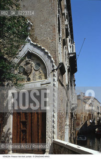 Localizzazione:..VENEZIA / CANNAREGIO..Oggetto:..Soggetto:..PALAZZO SORANZO VAN AXEL / PORTALE..Cronologia: ..XV SECOLO..Definizione Culturale:..   Autore: ..   Stile: TARDOGOTICO..   Editori/Stampatori:..   Committenza:..Materia e Tecnica:..Collocazione:..Note:..PALAZZI..Riproduzione Fotografica:..Graziano Arici/Rosebud2 .Copyright:..Graziano Arici/Rosebud2 .Data:..1995..Costo:..A..
