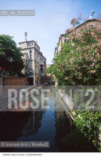 Localizzazione:..VENEZIA / CANNAREGIO..Oggetto:..Soggetto:..PALAZZO SORANZO VAN AXEL / RIO DELLA PANADA..Cronologia: ..XV SECOLO..Definizione Culturale:..   Autore: ..   Stile: TARDOGOTICO..   Editori/Stampatori:..   Committenza:..Materia e Tecnica:..Collocazione:..Note:..PALAZZI..Riproduzione Fotografica:..Graziano Arici/Rosebud2 .Copyright:..Graziano Arici/Rosebud2 .Data:..1995..Costo:..A..