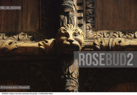 Localizzazione:..VENEZIA / CANNAREGIO..Oggetto:..Soggetto:..PALAZZO SORANZO VAN AXEL / PARTICOLARE DEL PORTALE ..Cronologia: ..XV SECOLO..Definizione Culturale:..   Autore: ..   Stile: TARDOGOTICO..   Editori/Stampatori:..   Committenza:..Materia e Tecnica: LEGNO..Collocazione:..Note:..PALAZZI..Riproduzione Fotografica:..Graziano Arici/Rosebud2 .Copyright:..Graziano Arici/Rosebud2 .Data:..1995..Costo:..A..