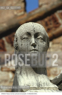 Localizzazione:..VENEZIA / CANNAREGIO..Oggetto:..Soggetto:..PALAZZO SORANZO VAN AXEL / PARTICOLARE DEL PARAPETTO DELLA SCALA ESTERNA..Cronologia: ..XV SECOLO..Definizione Culturale:..   Autore: ..   Stile: TARDOGOTICO..   Editori/Stampatori:..   Committenza:..Materia e Tecnica:..Collocazione:..Note:..PALAZZI..Riproduzione Fotografica:..Graziano Arici/Rosebud2 .Copyright:..Graziano Arici/Rosebud2 .Data:..1995..Costo:..A..