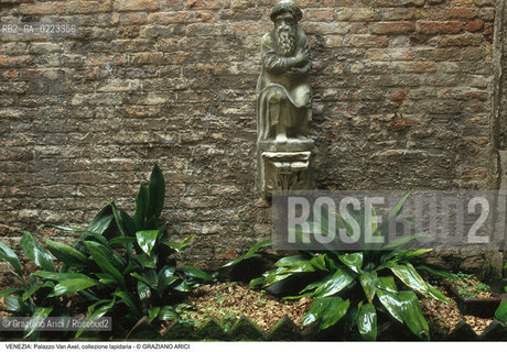 Localizzazione:..VENEZIA / CANNAREGIO..Oggetto:..Soggetto:..PALAZZO SORANZO VAN AXEL / CORTILE COLLEZIONE LAPIDARIA..Cronologia: ....Definizione Culturale:..   Autore: ..   Stile: ..   Editori/Stampatori:..   Committenza:..Materia e Tecnica:..Collocazione:..Note:..PALAZZI..Riproduzione Fotografica:..Graziano Arici/Rosebud2 .Copyright:..Graziano Arici/Rosebud2 .Data:..1995..Costo:..A..