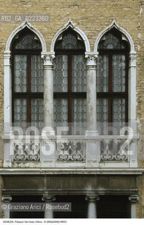 Localizzazione:..VENEZIA / CANNAREGIO..Oggetto:..Soggetto:..PALAZZO SORANZO VAN AXEL / TRIFORA..Cronologia: ..XV SECOLO..Definizione Culturale:..   Autore: ..   Stile: TARDOGOTICO..   Editori/Stampatori:..   Committenza:..Materia e Tecnica:..Collocazione:..Note:..PALAZZI..Riproduzione Fotografica:..Graziano Arici/Rosebud2 .Copyright:..Graziano Arici/Rosebud2 .Data:..1995..Costo:..A..
