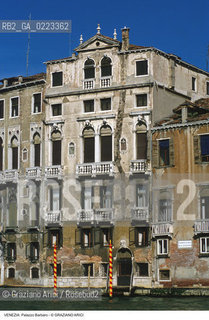 Localizzazione:..VENEZIA / S. MARCO..Oggetto:..Soggetto:..PALAZZO BARBARO..Cronologia: ..XVII SECOLO..Definizione Culturale:..   Autore: ..   Stile:..   Editori/Stampatori:..   Committenza:..Materia e Tecnica:..Collocazione:..Note:..PALAZZI..Riproduzione Fotografica:..Graziano Arici/Rosebud2 .Copyright:..Graziano Arici/Rosebud2 .Data:..1998..Costo:..A..