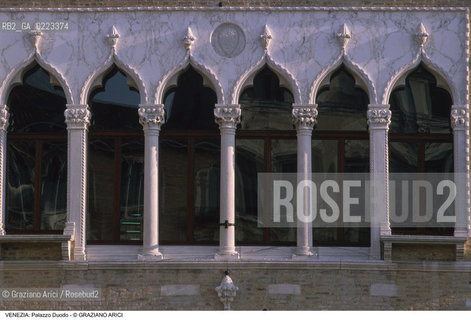 Localizzazione:..VENEZIA / S. MARCO..Oggetto:..Soggetto:..PALAZZO DUODO POLIFORA..Cronologia: ..XV SECOLO..Definizione Culturale:..   Autore: ..   Stile:..   Editori/Stampatori:..   Committenza:..Materia e Tecnica:..Collocazione:..Note:..PALAZZI..Riproduzione Fotografica:..Graziano Arici/Rosebud2 .Copyright:..Graziano Arici/Rosebud2 .Data:..1998..Costo:..A..