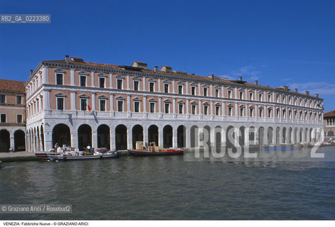 Localizzazione:..VENEZIA / S. POLO..Oggetto:..Soggetto:..FABBRICHE NUOVE / TRIBUNALE..Cronologia: XVI SEC  ..Definizione Culturale:..   Autore: JACOPO SANSOVINO..   Stile: ..   Editori/Stampatori:..   Committenza:..Materia e Tecnica:..Collocazione:..Note:..PALAZZI..Riproduzione Fotografica:..Copyright:..Graziano Arici/Rosebud2 .Data:..1998..Costo:..A