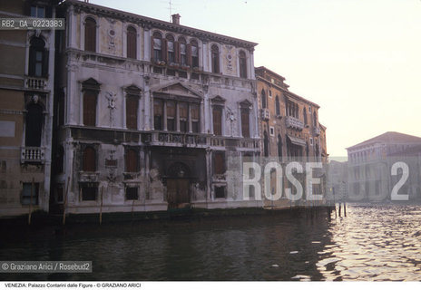Localizzazione:..VENEZIA / S. MARCO..Oggetto:..Soggetto:..PALAZZO CONTARINI DALLE FIGURE..Cronologia: ..XVI SECOLO..Definizione Culturale:..   Autore:..   Stile: RINASCIMENTALE..   Editori/Stampatori:..   Committenza:..Materia e Tecnica:..Collocazione:..Note:..PALAZZI..Riproduzione Fotografica:..Graziano Arici/Rosebud2 .Copyright:..Graziano Arici/Rosebud2 .Data:..1990..Costo:..A..