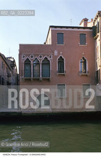 Localizzazione:..VENEZIA / DORSODURO..Oggetto:..Soggetto:..PALAZZO FONTEGHETTO / RUSKIN..Cronologia: ..XV SEC..Definizione Culturale:..   Autore: ..   Stile: GOTICO BIZANTINO..   Editori/Stampatori:..   Committenza:..Materia e Tecnica:..Collocazione:..Note:..PALAZZI..Riproduzione Fotografica:..Graziano Arici/Rosebud2 .Copyright:..Graziano Arici/Rosebud2 .Data:..1998..Costo:..A..