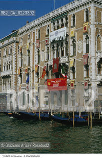 Localizzazione:..VENEZIA / S. MARCO..Oggetto:..Soggetto:..CA GIUSTINIAN COMUNE BIENNALE QUADRIFORE..Cronologia: XV SEC 1474 ..Definizione Culturale:..   Autore: ..   Stile: TARDOGOTICO..   Editori/Stampatori:..   Committenza:..Materia e Tecnica:..Collocazione:..Note:..PALAZZI..Riproduzione Fotografica:..Copyright:..Graziano Arici/Rosebud2 .Data:..1996..Costo:..A