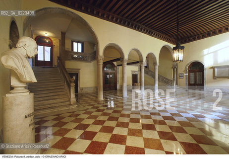 Localizzazione:..VENEZIA / S. MARCO..Oggetto:..Soggetto:..PALAZZO LOREDAN / ISTITUTO VENETO DI SCIENZE, LETTERE E ARTI / ATRIO..Cronologia: ..XVI SECOLO..Definizione Culturale:..   Autore: SCARPAGNINO..   Stile: RINASCIMENTO..   Editori/Stampatori:..   Committenza:..Materia e Tecnica:..Collocazione:..Note:..PALAZZI BIBLIOTECHE..Riproduzione Fotografica:..Graziano Arici/Rosebud2 .Copyright:..Graziano Arici/Rosebud2 .Data:..1998..Costo:..A..