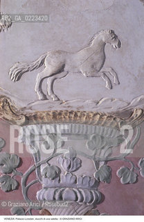 Localizzazione:..VENEZIA / S. MARCO..Oggetto:..Soggetto:..PALAZZO LOREDAN / ISTITUTO VENETO DI SCIENZE, LETTERE E ARTI / STUCCHI DI UNA SALETTA..Cronologia: ....Definizione Culturale:..   Autore: ..   Stile: ..   Editori/Stampatori:..   Committenza:..Materia e Tecnica:..Collocazione:..Note:..PALAZZI BIBLIOTECHE..Riproduzione Fotografica:..Graziano Arici/Rosebud2 .Copyright:..Graziano Arici/Rosebud2 .Data:..1998..Costo:..A..