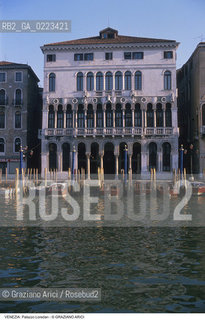 Localizzazione:..VENEZIA / S.MARCO..Oggetto:..Soggetto:..PALAZZO LOREDAN..Cronologia: ..XII XIII SECOLO..Definizione Culturale:..   Autore:..   Stile: VENETO BIZANTINO..   Editori/Stampatori:..   Committenza:..Materia e Tecnica:..Collocazione:..Note:..PALAZZI MUNICIPIO FONDACO..Riproduzione Fotografica:..Graziano Arici/Rosebud2 .Copyright:..Graziano Arici/Rosebud2 .Data:..1990..Costo:..A..