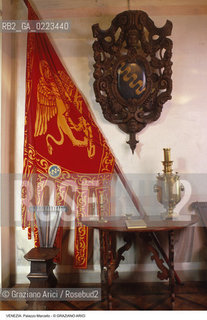 Localizzazione:..VENEZIA / S. MARCO..Oggetto:..Soggetto:..PALAZZO MARCELLO / INGRESSO STEMMA E LEONE DI S. MARCO..Cronologia: ..XVII XVIII SEC..Definizione Culturale: ..   Autore: ..   Stile: ..   Editori/Stampatori:..   Committenza:..Materia e Tecnica:..Collocazione:..Note:..PALAZZI..Riproduzione Fotografica:..Graziano Arici/Rosebud2 .Copyright:..Graziano Arici/Rosebud2 .Data:..1998..Costo:..A..