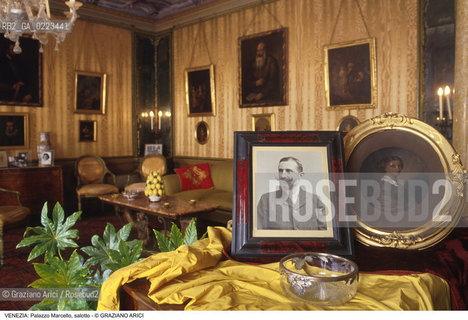 Localizzazione:..VENEZIA / S. MARCO..Oggetto:..Soggetto:..PALAZZO MARCELLO / SALOTTO..Cronologia: ..XVII XVIII SEC..Definizione Culturale: ..   Autore: ..   Stile: ..   Editori/Stampatori:..   Committenza:..Materia e Tecnica:..Collocazione:..Note:..PALAZZI..Riproduzione Fotografica:..Graziano Arici/Rosebud2 .Copyright:..Graziano Arici/Rosebud2 .Data:..1998..Costo:..A..
