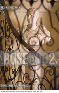 Localizzazione:..VENEZIA / S. MARCO..Oggetto:..Soggetto:..PALAZZO MARCELLO / BUSTO DELLA CONTESSA ANDRIANA MARCELLO..Cronologia: ..XVII XVIII SEC..Definizione Culturale: ..   Autore: ..   Stile: ..   Editori/Stampatori:..   Committenza:..Materia e Tecnica:..Collocazione:..Note:..PALAZZI..Riproduzione Fotografica:..Graziano Arici/Rosebud2 .Copyright:..Graziano Arici/Rosebud2 .Data:..1998..Costo:..A..