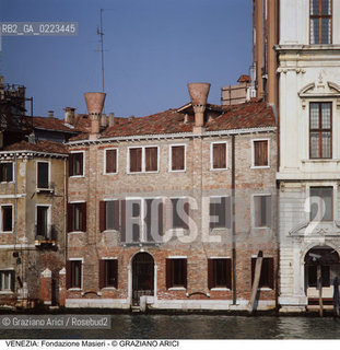Localizzazione:..VENEZIA / DORSODURO..Oggetto:..Soggetto:..FONDAZIONE MASIERI / ARCHITETTURA / FRANK LLOYD WRIGHT..Cronologia: XX SEC  ..Definizione Culturale:..   Autore: ..   Stile: ..   Editori/Stampatori:..   Committenza:..Materia e Tecnica:..Collocazione:..Note:..PALAZZI ..Riproduzione Fotografica:..Copyright:..Graziano Arici/Rosebud2 .Data:..1996..Costo:..A